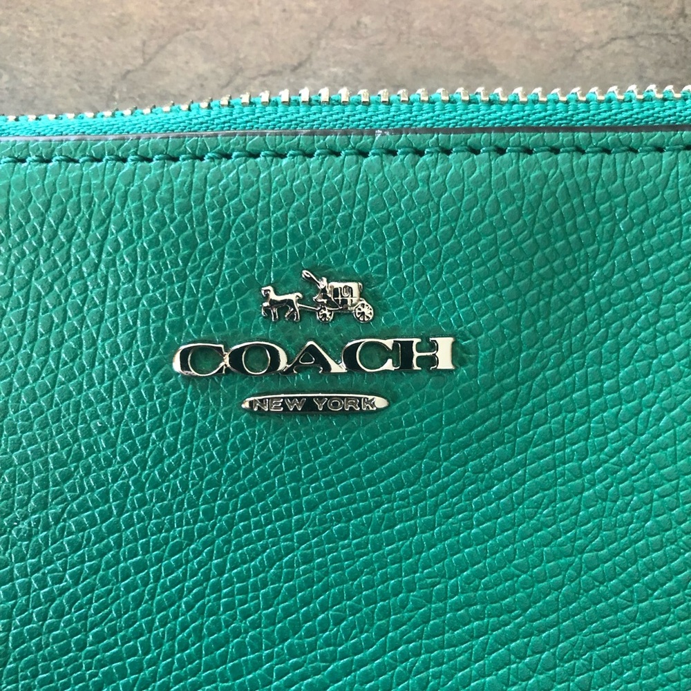 Coach wristlet - Picture 4 of 5
